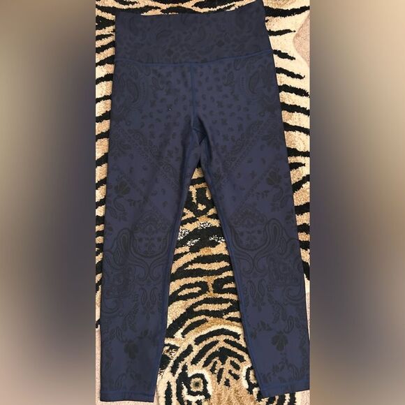 Athleta Elation Textured Leggings Size Small EUC - Picture 8 of 8